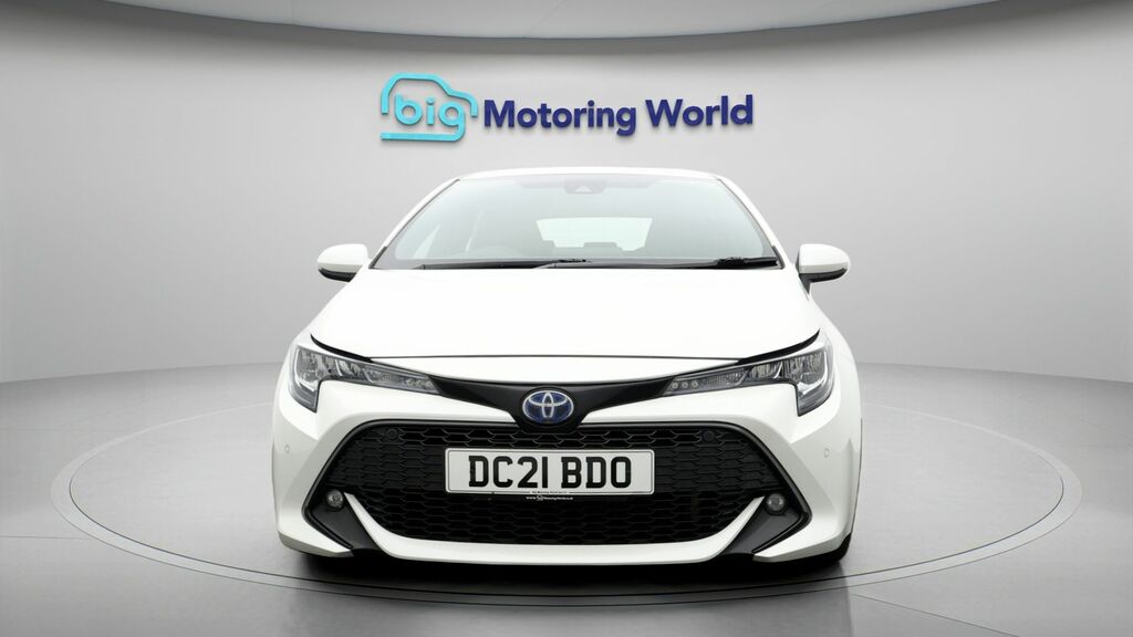 Toyota Corolla Icon Tech White #2