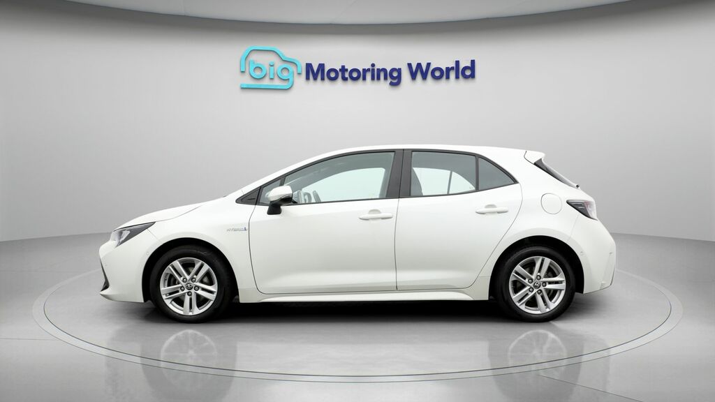 Toyota Corolla Icon Tech White #4
