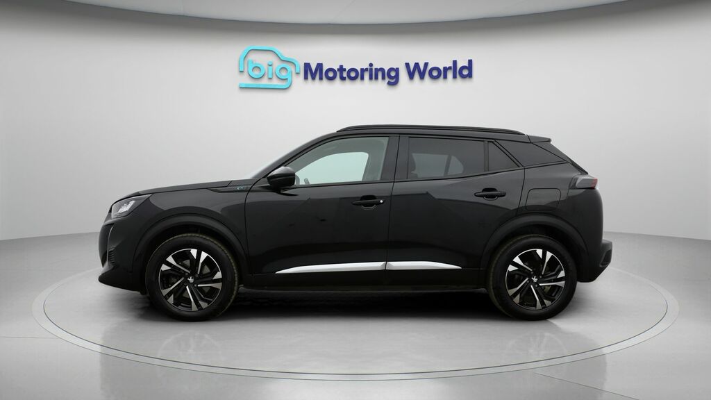 Peugeot e-2008 Allure Premium Black #4