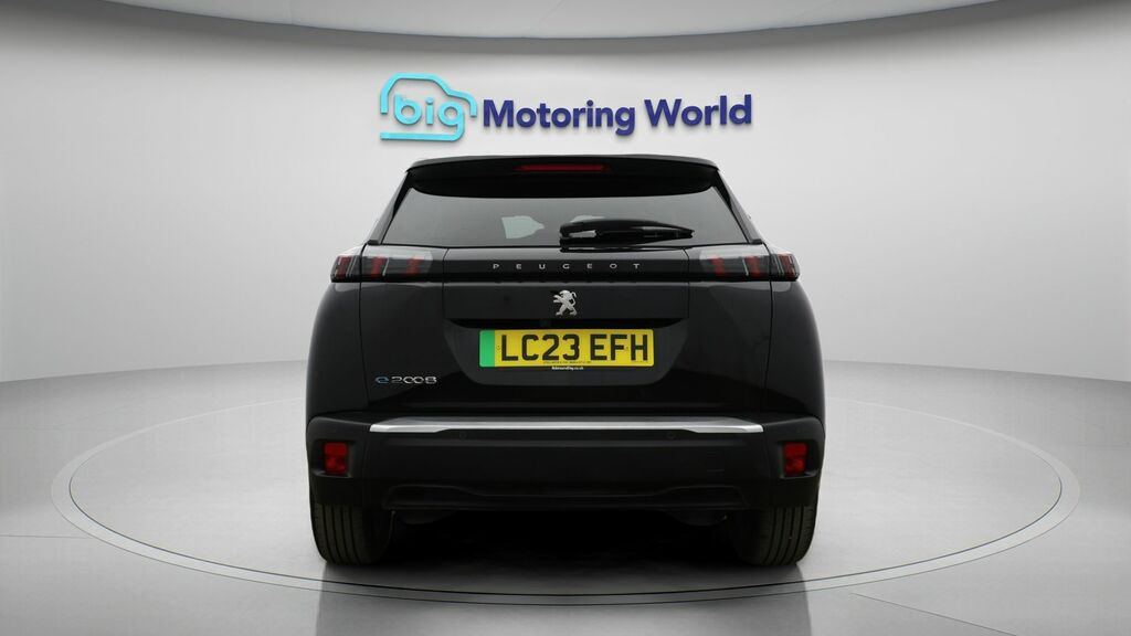 Peugeot e-2008 Allure Premium Black #6