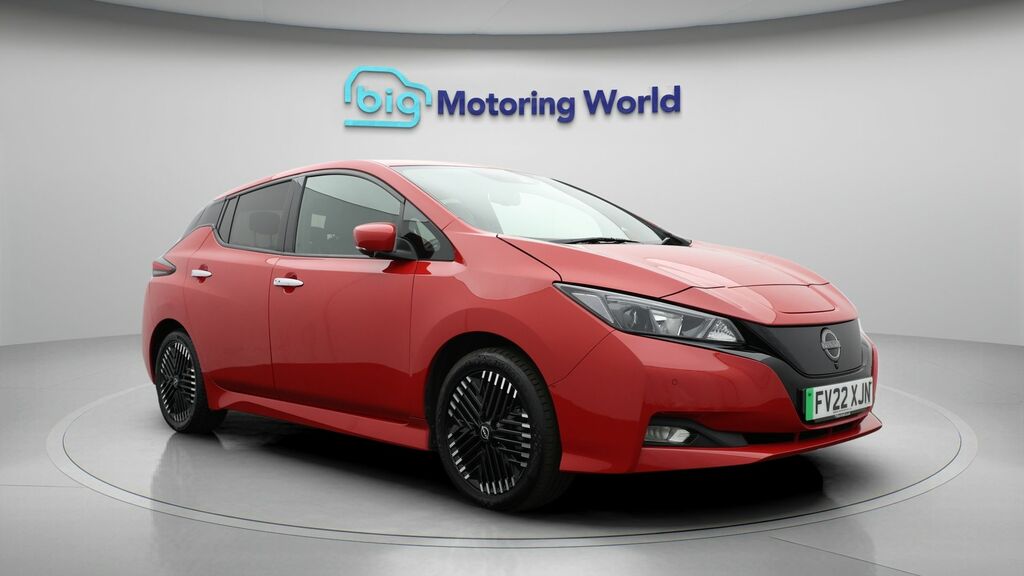 Nissan Leaf N-connecta Red
