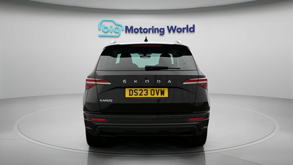 Skoda Karoq Se L Black #6