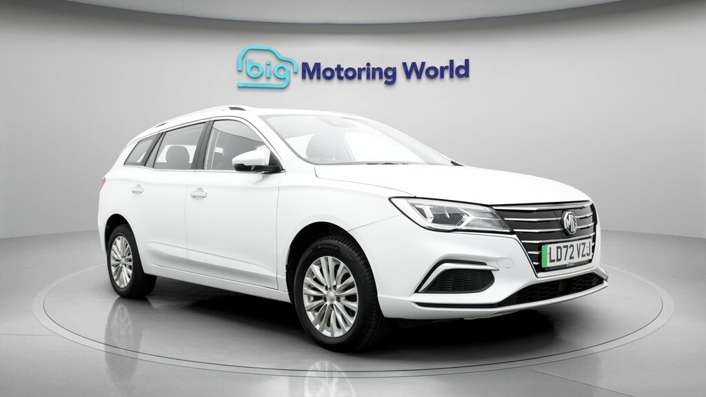 MG MG5 Exclusive Long Range White