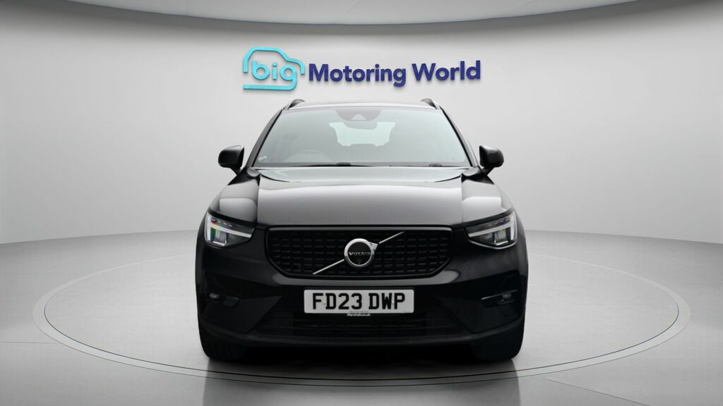 Volvo XC40 Plus Black #2