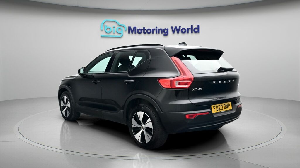 Volvo XC40 Plus Black #5