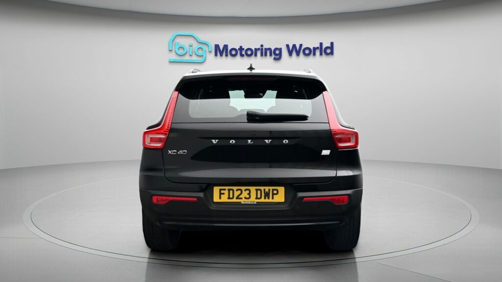 Volvo XC40 Plus Black #6