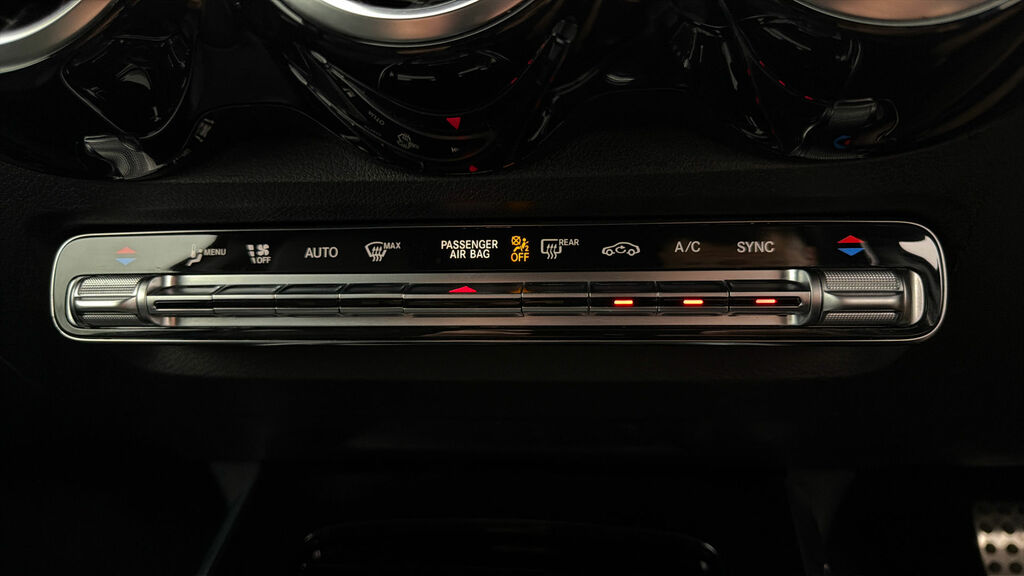 Mercedes-Benz GLB Class Glb 200 Amg Line 7G-tronic White #11