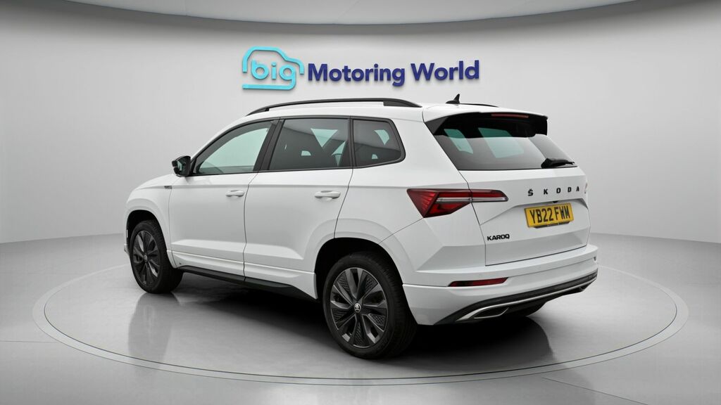Skoda Karoq Sportline White #5