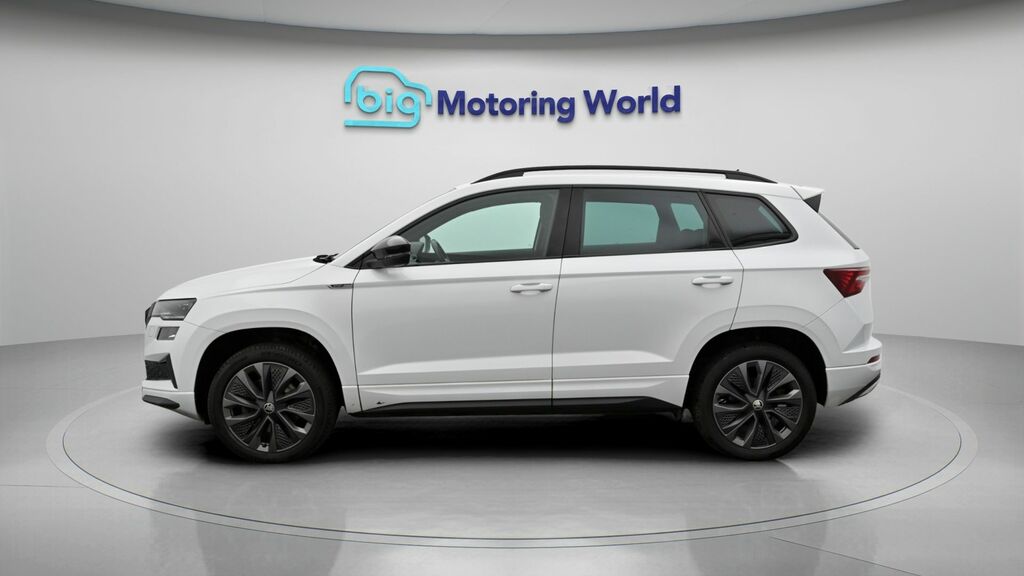 Skoda Karoq Sportline White #4