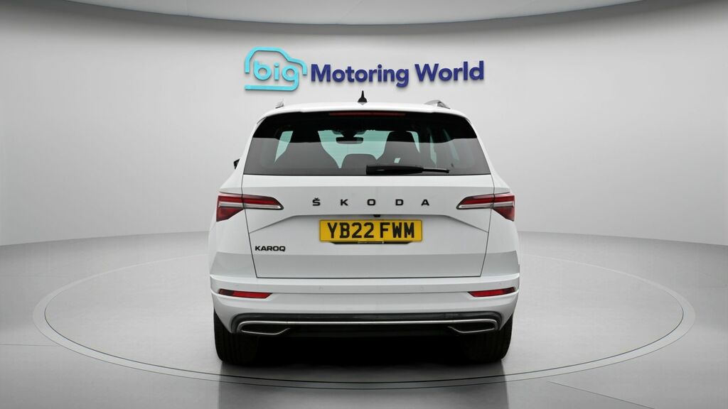 Skoda Karoq Sportline White #6