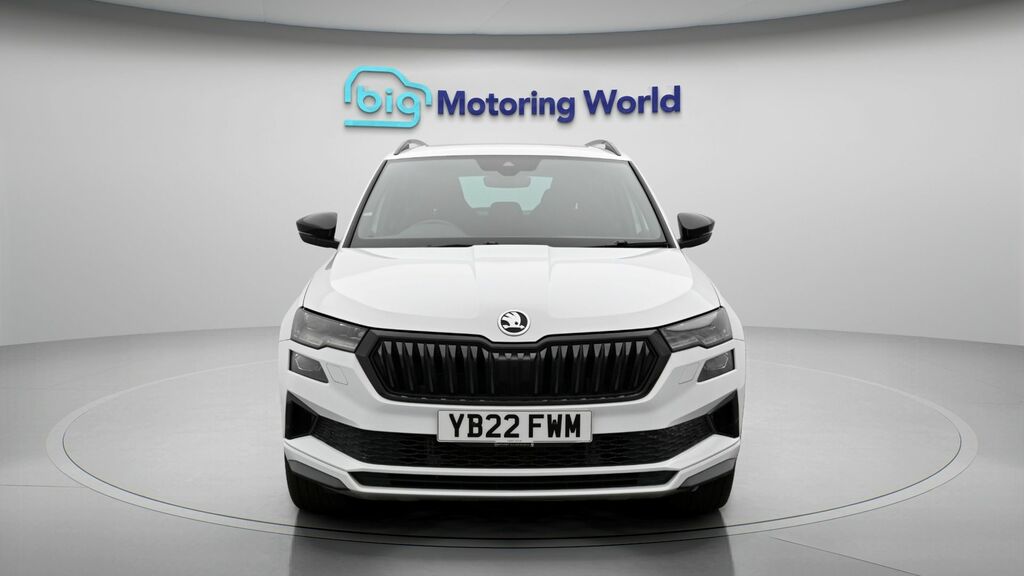Skoda Karoq Sportline White #2