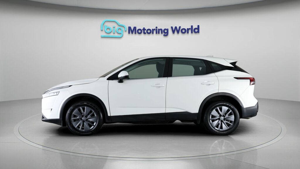 Nissan Qashqai Visia White #4
