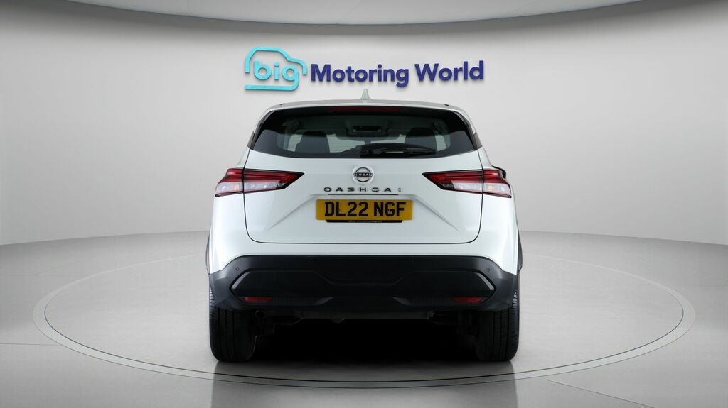 Nissan Qashqai Visia White #6