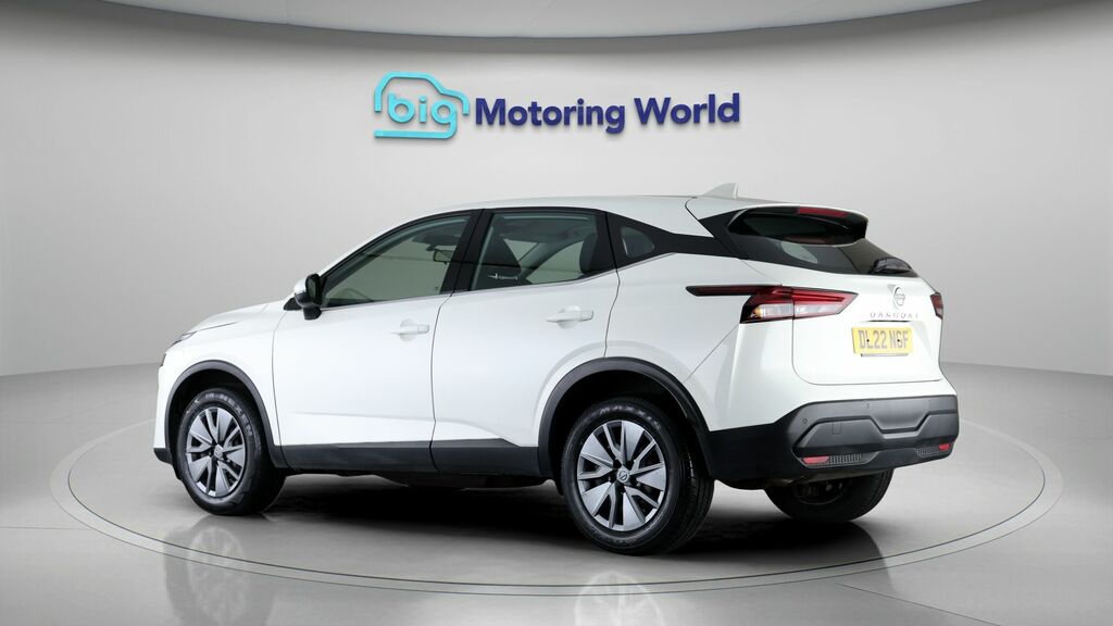 Nissan Qashqai Visia White #5
