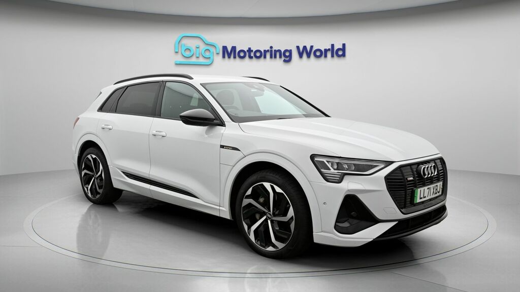 Audi E-tron Black Edition White