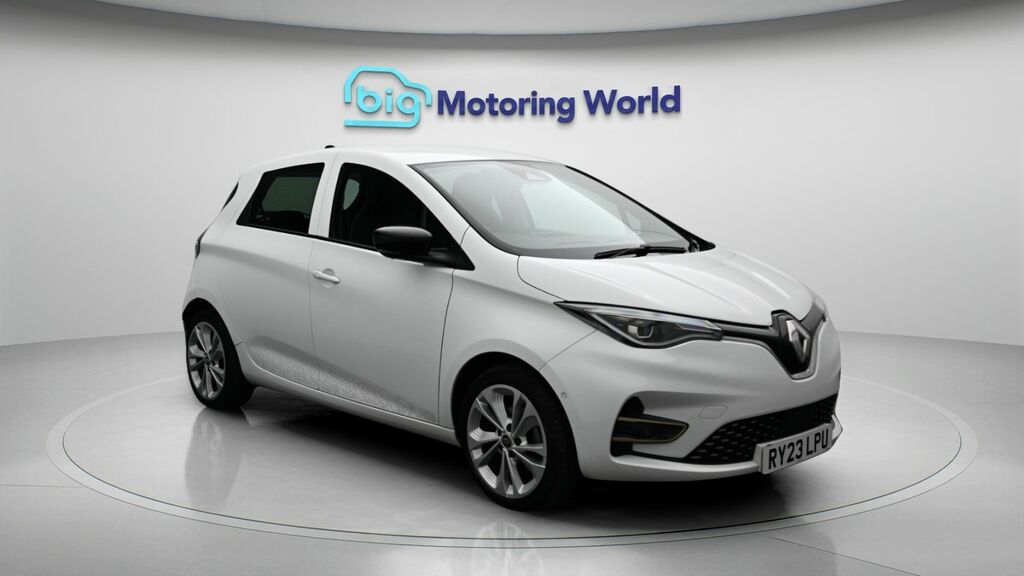 Renault Zoe Iconic White
