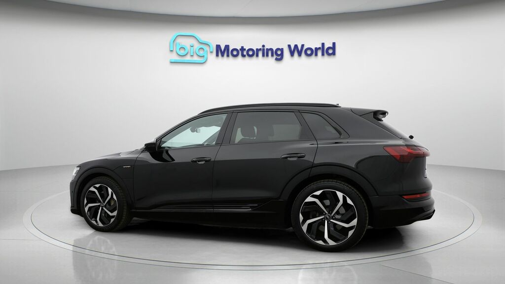 Audi E-tron Black Edition Black #4