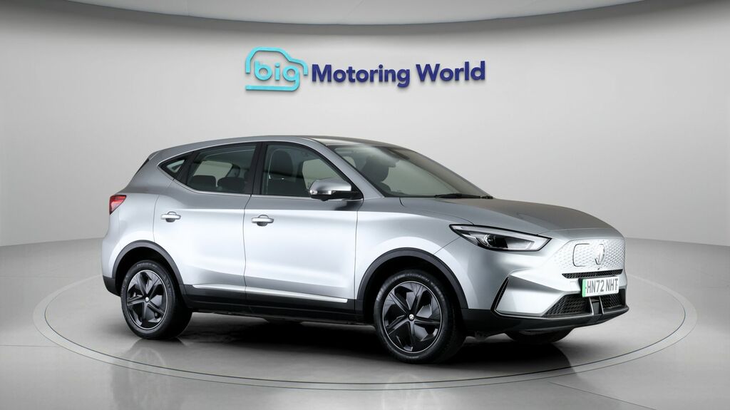 MG ZS Se Long Range Silver