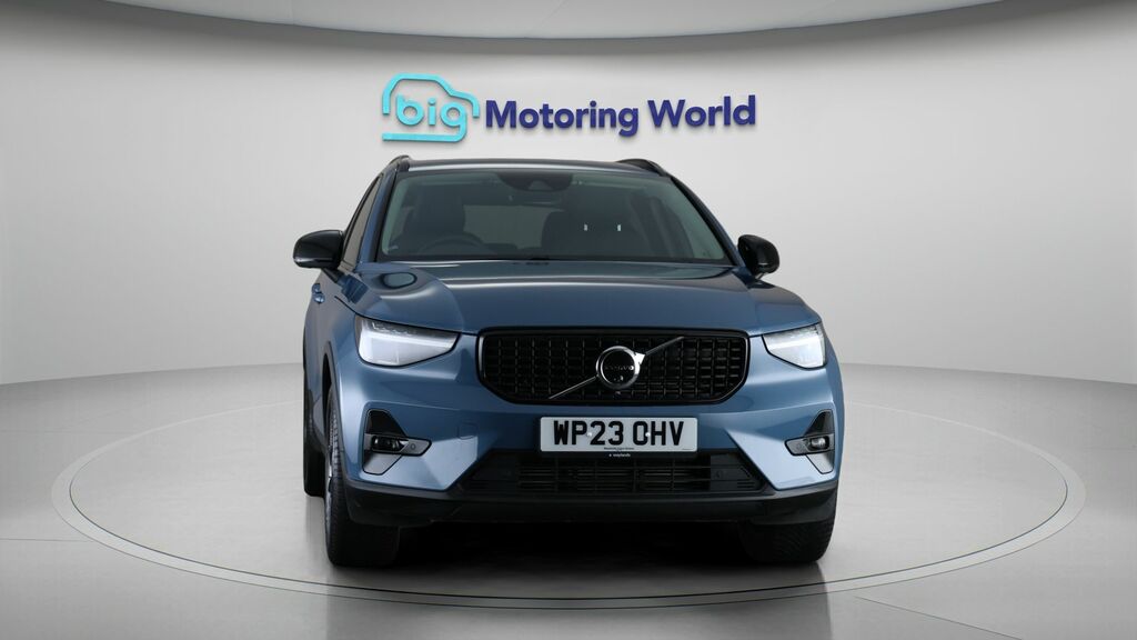 Volvo XC40 Plus Blue #2