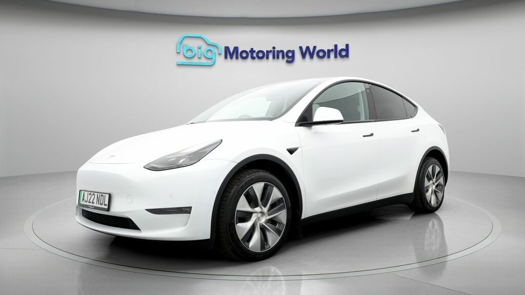 Tesla Model Y Long Range AJ22NDL White #3