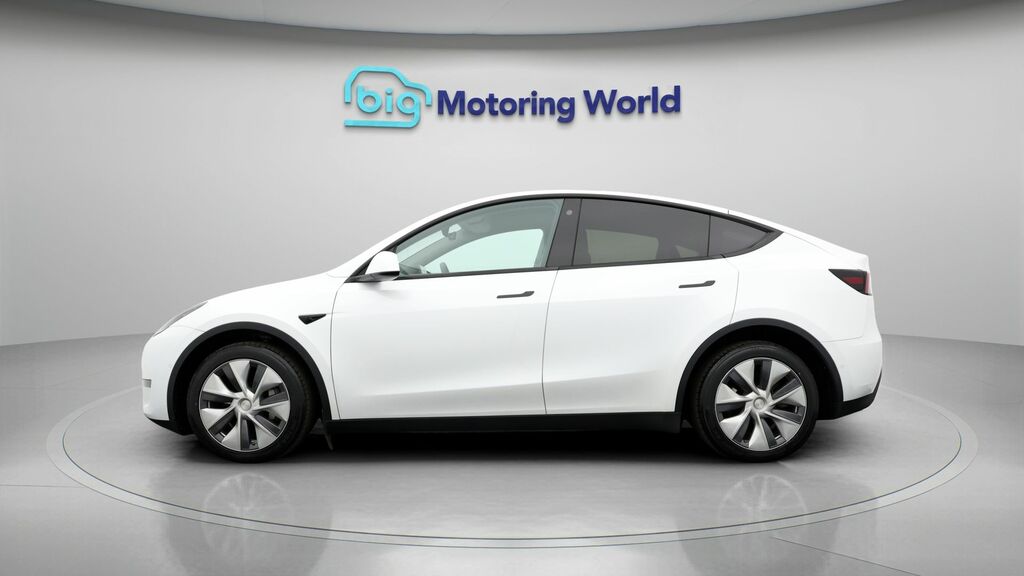 Tesla Model Y Long Range AJ22NDL White #4