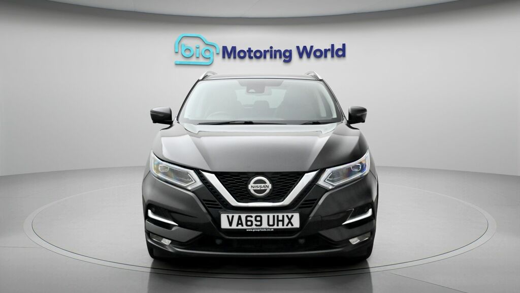 Nissan Qashqai Hatchback White #2