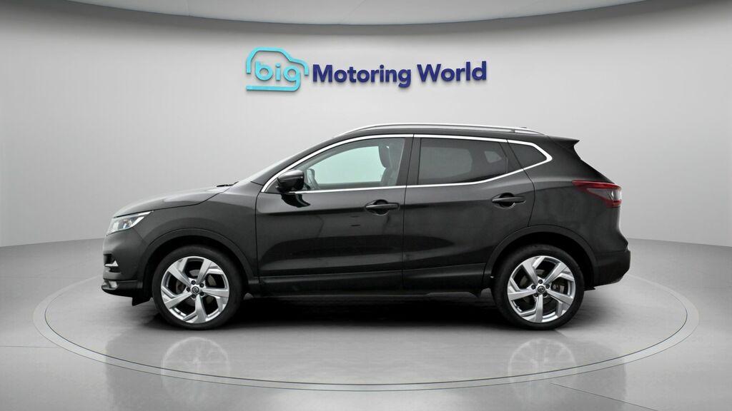 Nissan Qashqai Hatchback White #4