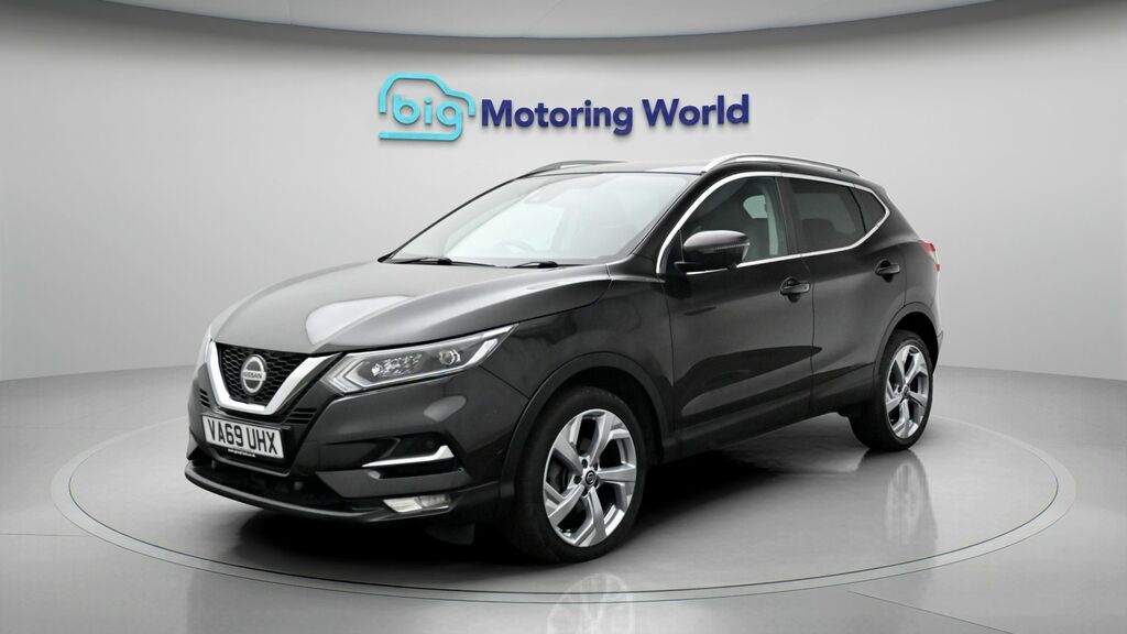 Nissan Qashqai Hatchback White #3