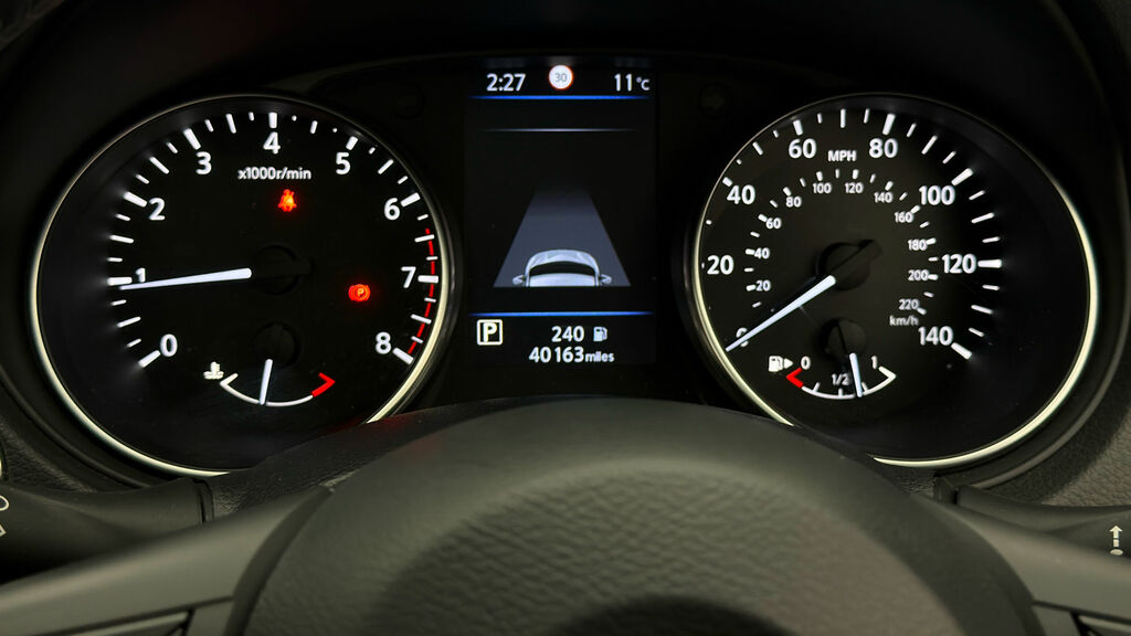 Nissan Qashqai Hatchback White #23