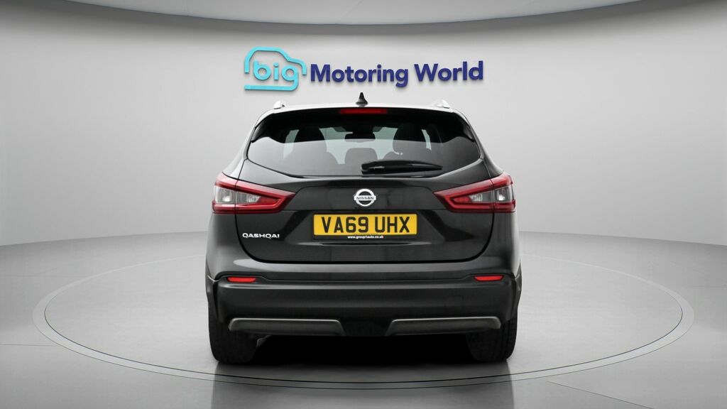Nissan Qashqai Hatchback White #6