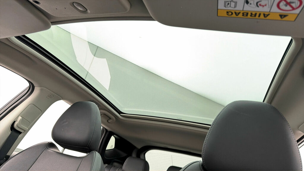 Nissan Qashqai Hatchback White #25