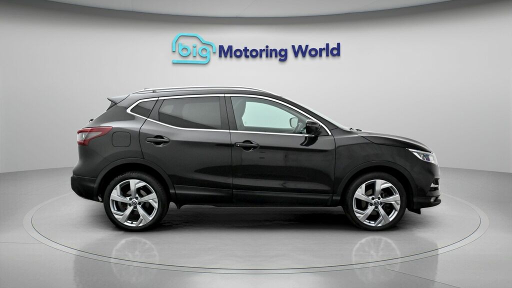 Nissan Qashqai Hatchback White #8