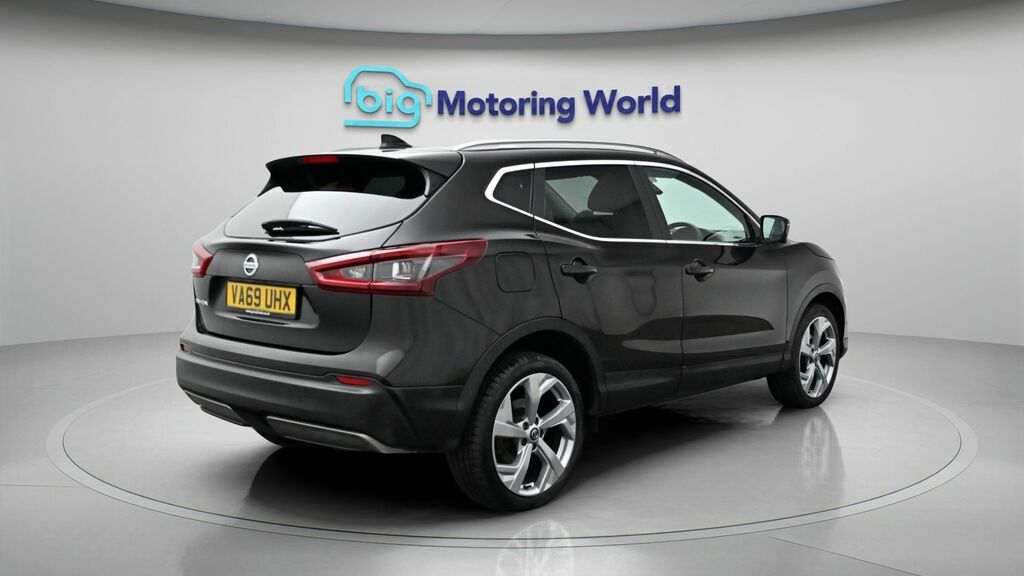 Nissan Qashqai Hatchback White #7