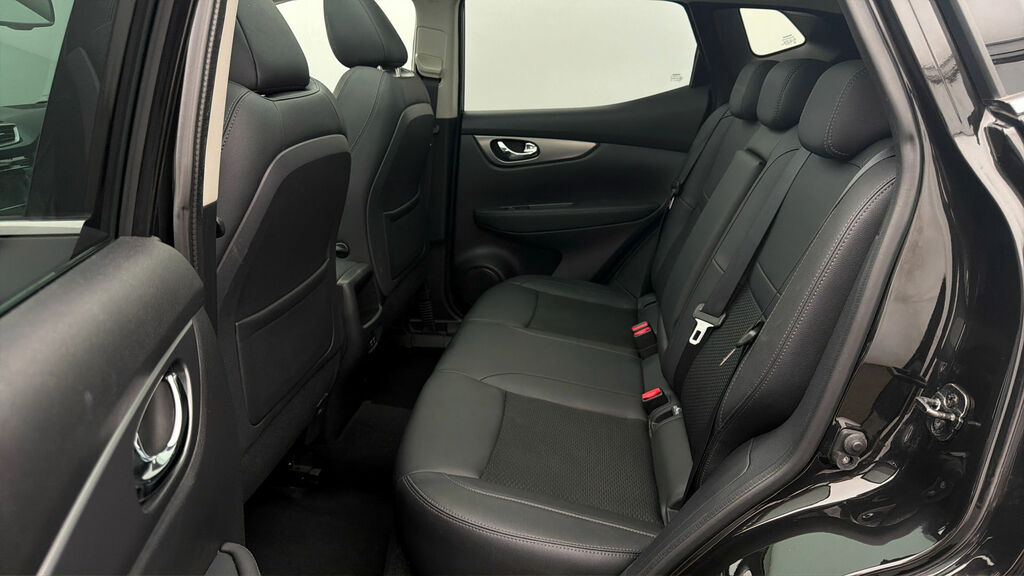 Nissan Qashqai Hatchback White #15