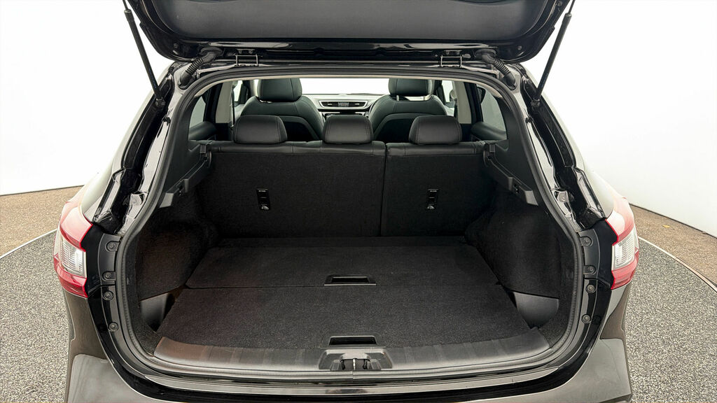 Nissan Qashqai Hatchback White #16