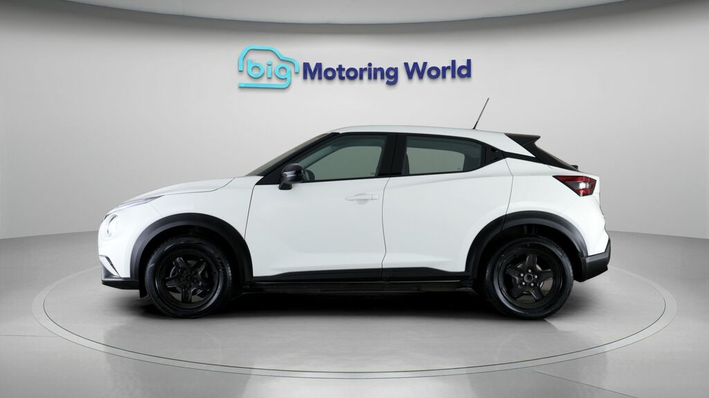 Nissan Juke Acenta White #4
