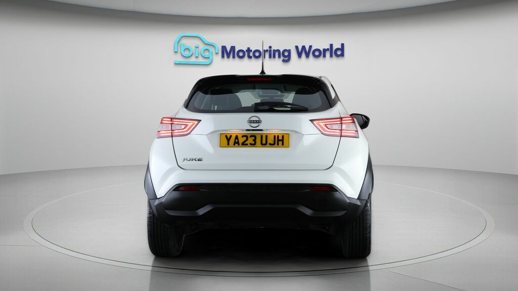 Nissan Juke Acenta White #6