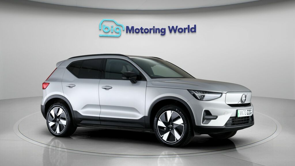 Volvo XC40 Core Silver