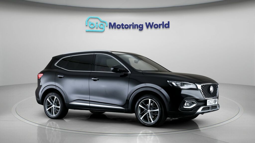 MG HS Exclusive Black