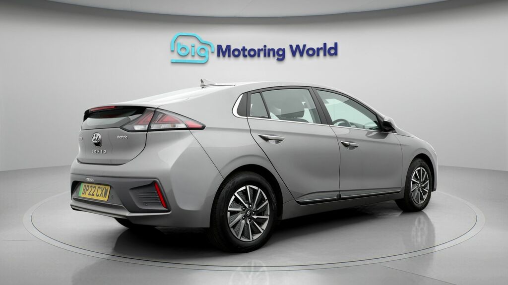 Hyundai Ioniq Premium Se Hatchback White #7