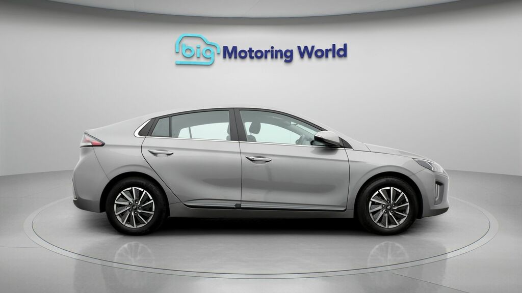 Hyundai Ioniq Premium Se Hatchback White #8