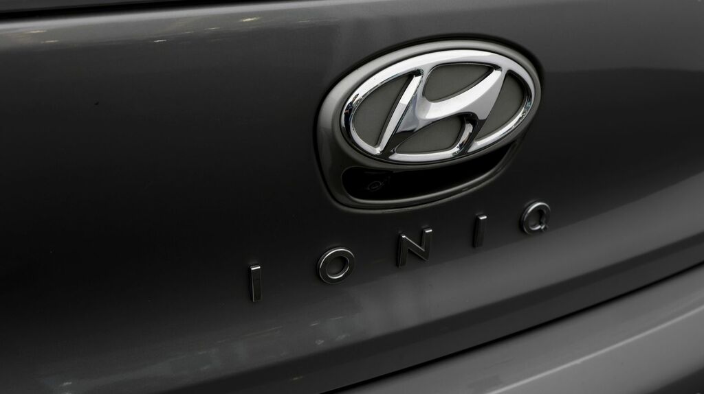 Hyundai Ioniq Premium Se Hatchback White #20