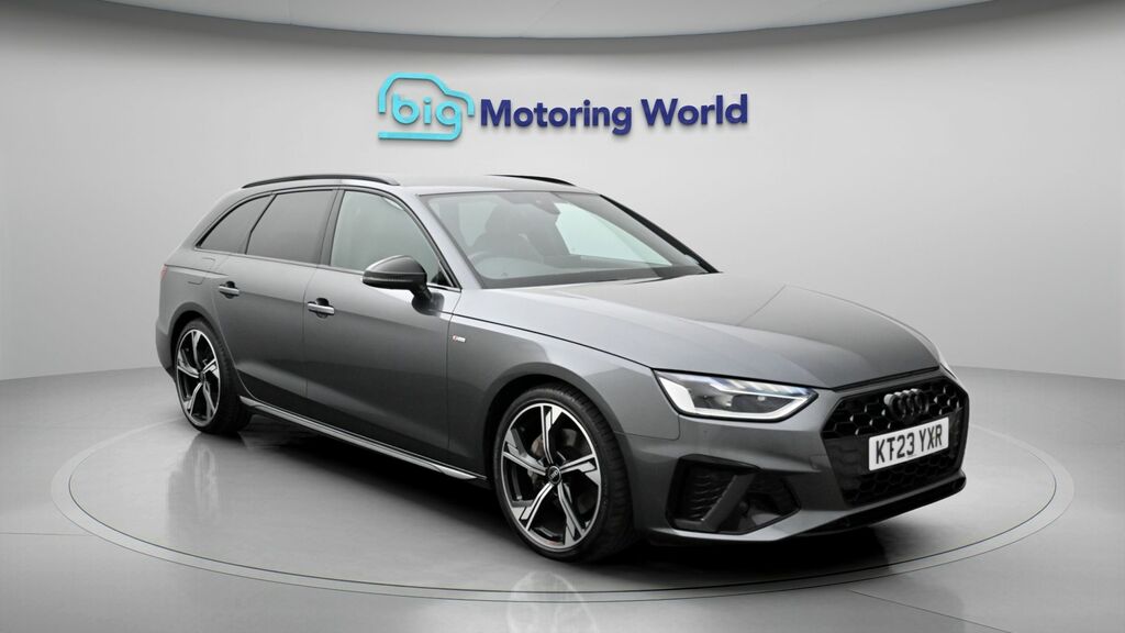 Audi A4 Avant Black Edition Grey