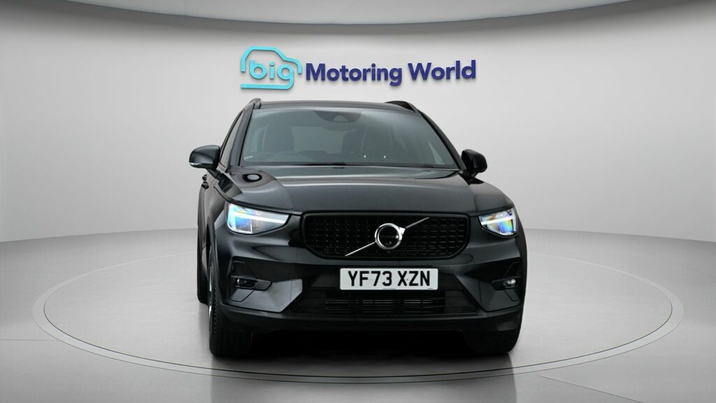 Volvo XC40 Plus Black #2