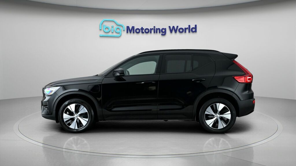Volvo XC40 Plus Black #4