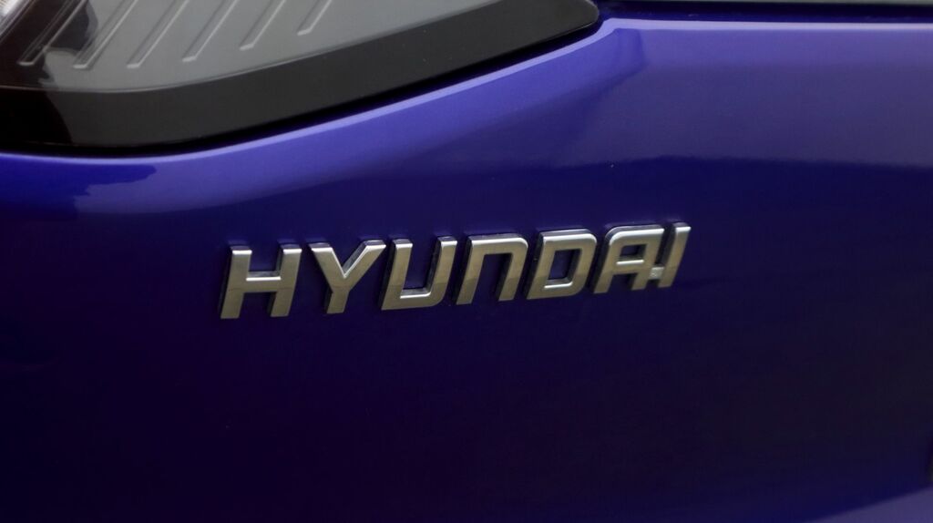 Hyundai Ioniq Premium Black #21