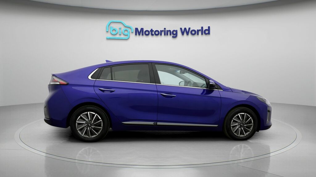Hyundai Ioniq Premium Black #8