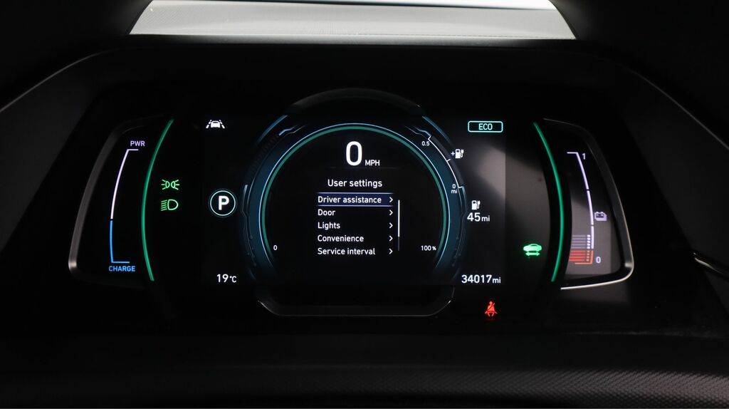 Hyundai Ioniq Premium Black #10