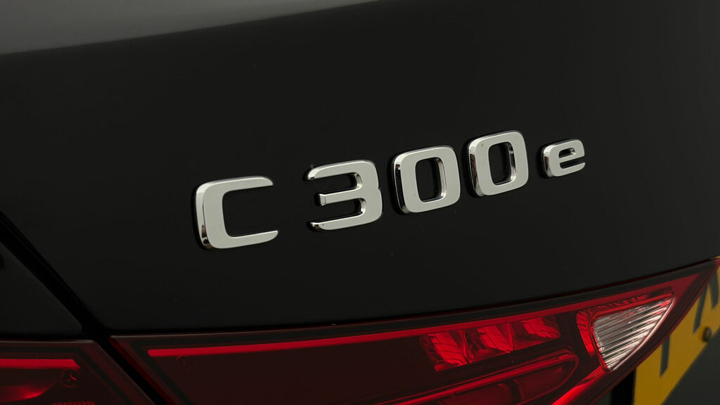 Mercedes-Benz C Class C300d Amg Line Premium Plus 9G-tronic Black #21