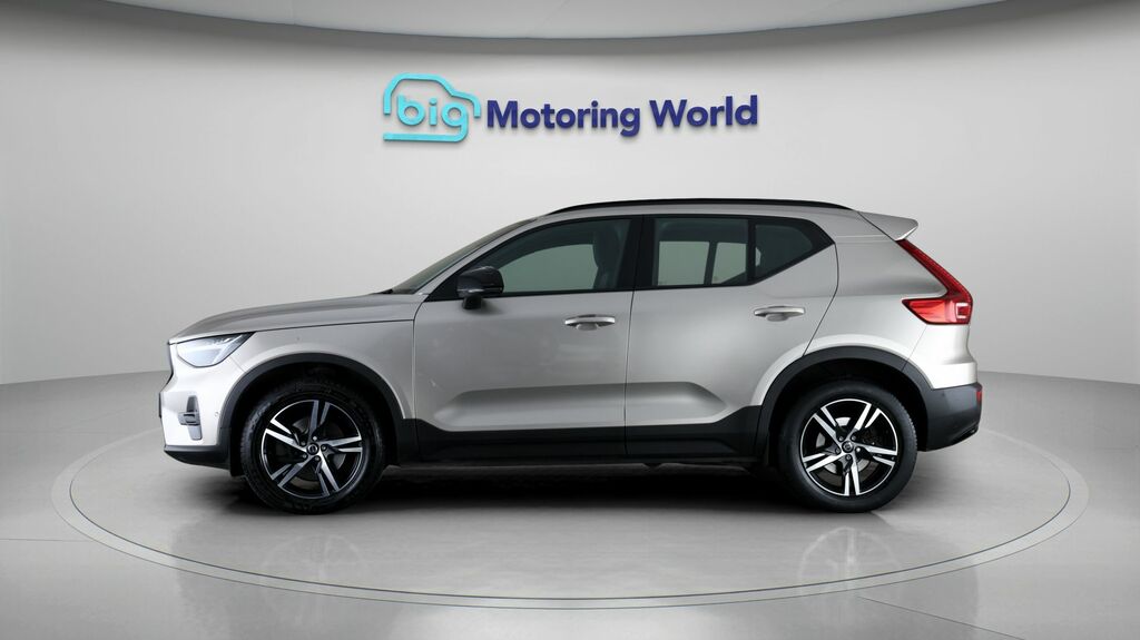 Volvo XC40 Plus Dark Gold #4